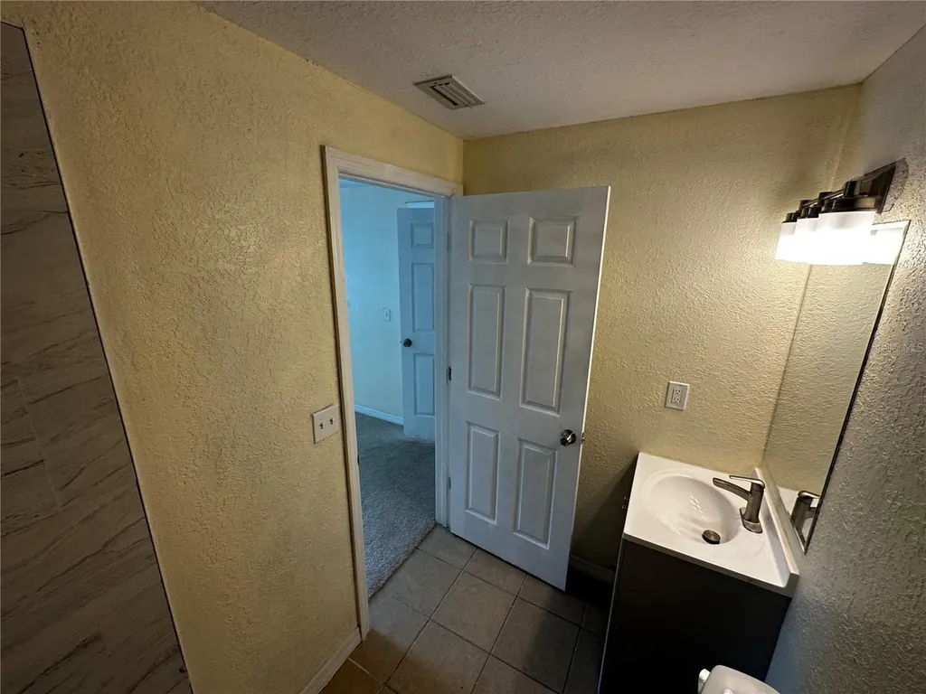 3704 Meadowbreeze Drive Tampa FL 33619
