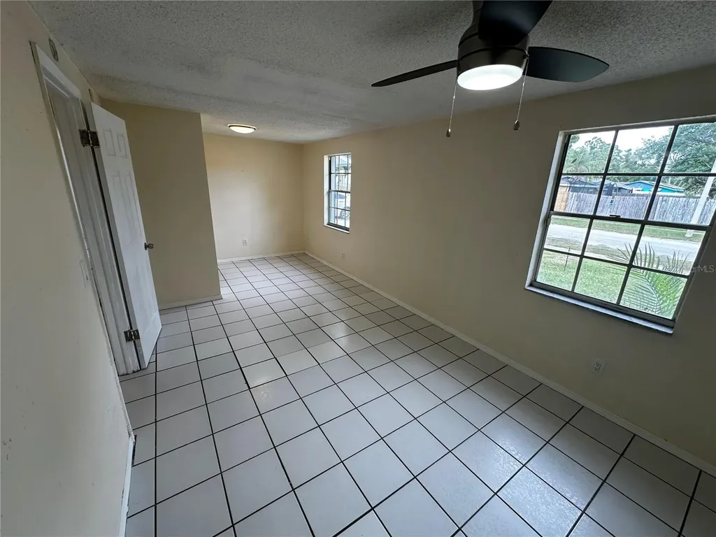 3704 Meadowbreeze Drive Tampa FL 33619