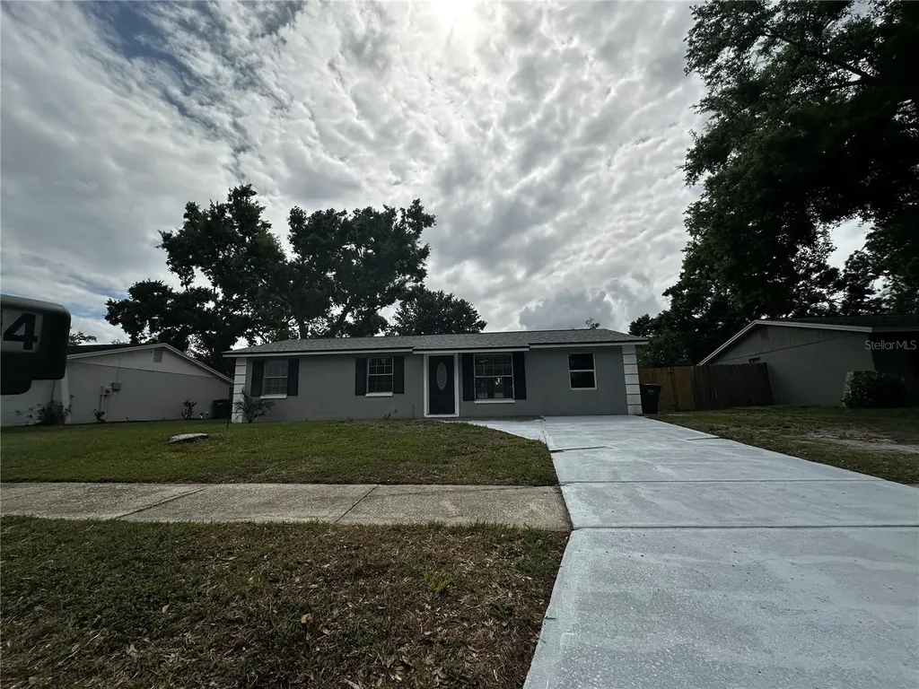 3704 Meadowbreeze Drive Tampa FL 33619