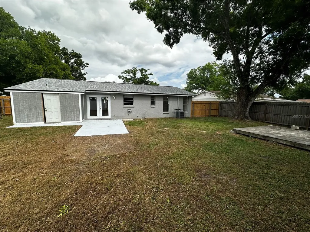 3704 Meadowbreeze Drive Tampa FL 33619