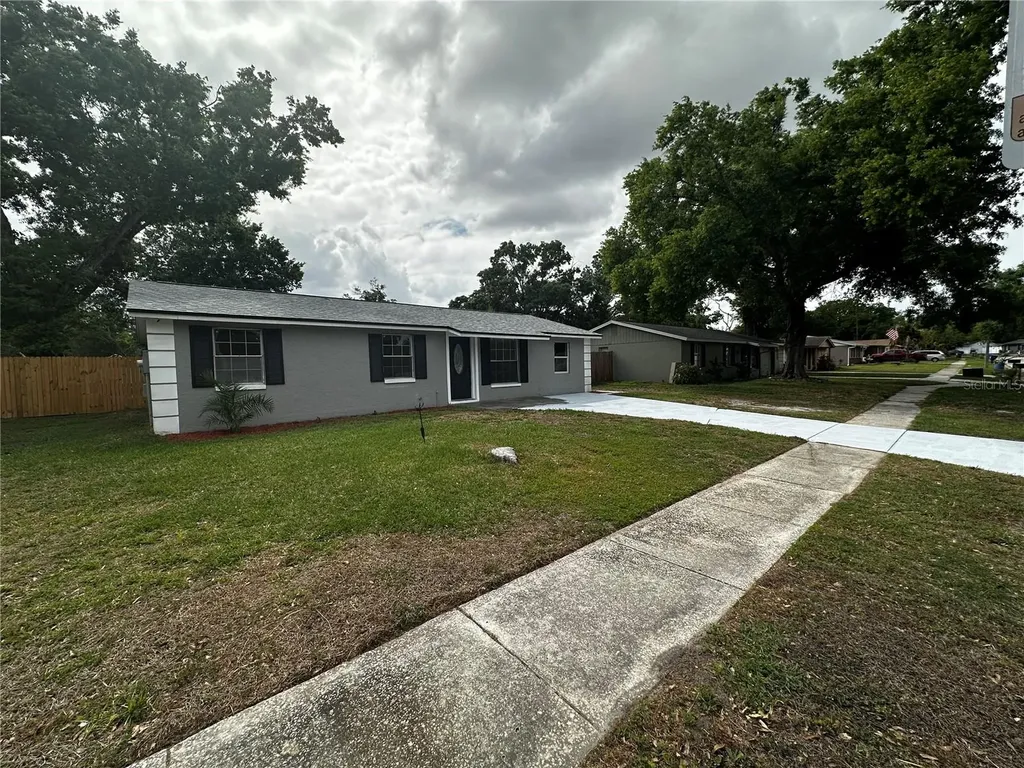 3704 Meadowbreeze Drive Tampa FL 33619