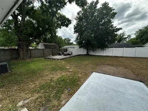 3704 Meadowbreeze Drive Tampa FL 33619