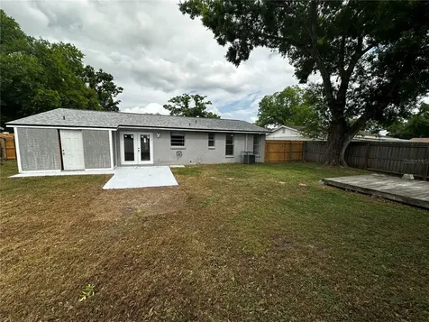 3704 Meadowbreeze Drive Tampa FL 33619