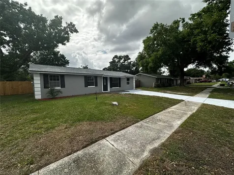 3704 Meadowbreeze Drive Tampa FL 33619