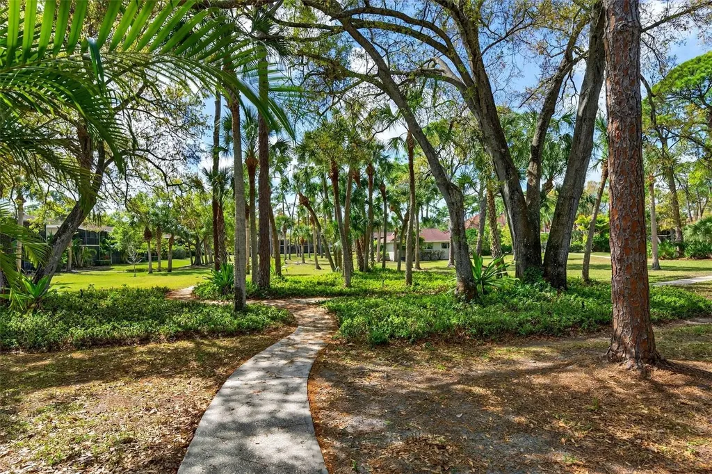 930 La Costa Circle Sarasota FL 34237