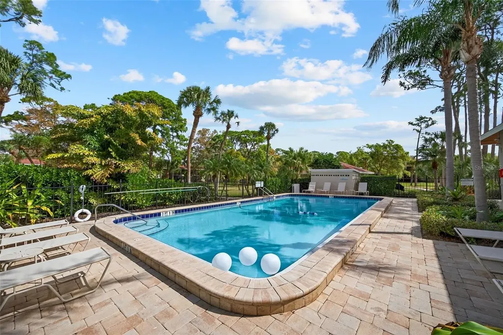 930 La Costa Circle Sarasota FL 34237