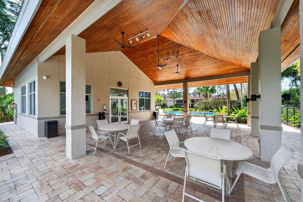 930 La Costa Circle Sarasota FL 34237