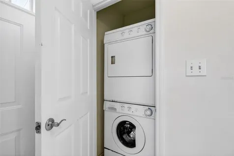 930 La Costa Circle Sarasota FL 34237