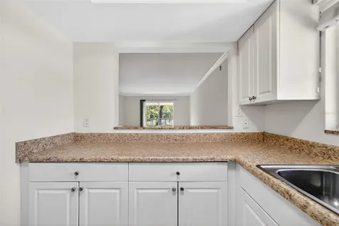 930 La Costa Circle Sarasota FL 34237