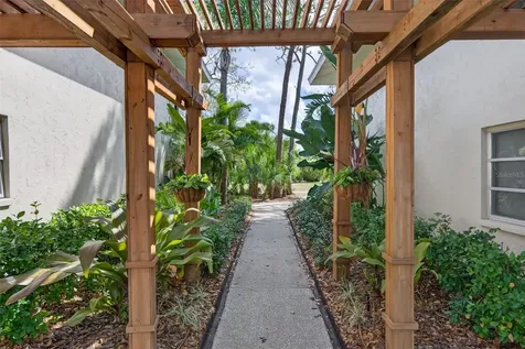 930 La Costa Circle Sarasota FL 34237