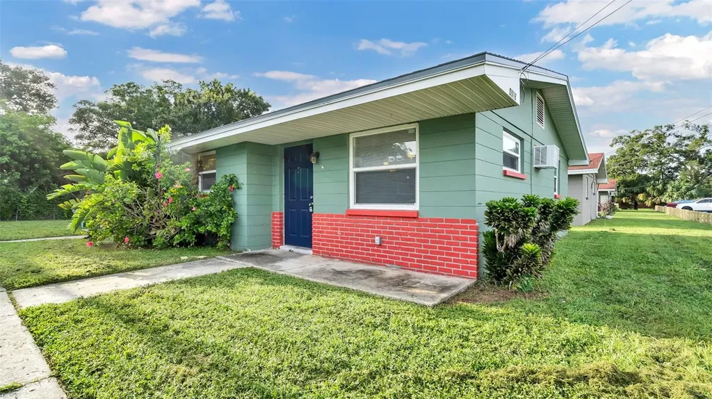 5526 59th Way N St Petersburg FL 33709