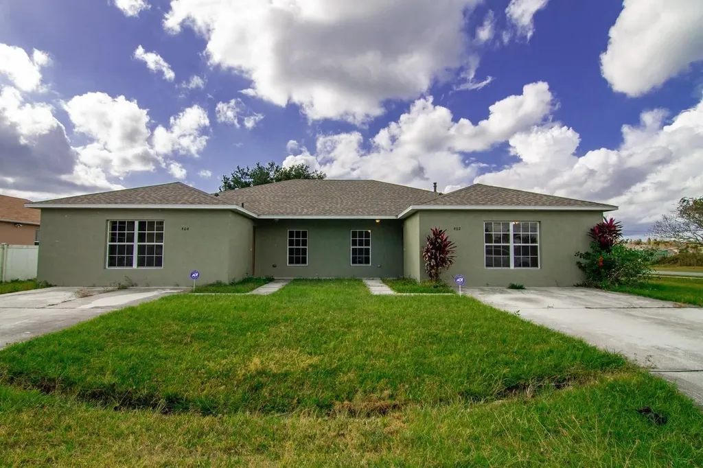 402 Bridgewater Court Kissimmee FL 34758