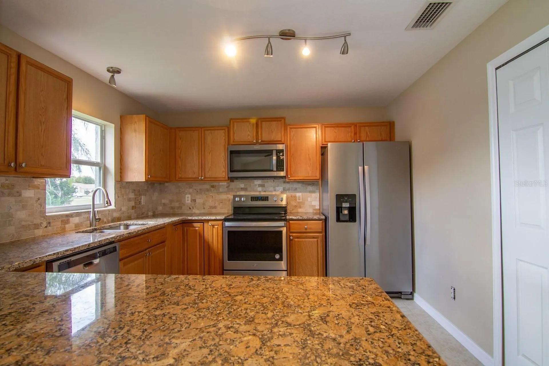 402 Bridgewater Court Kissimmee FL 34758