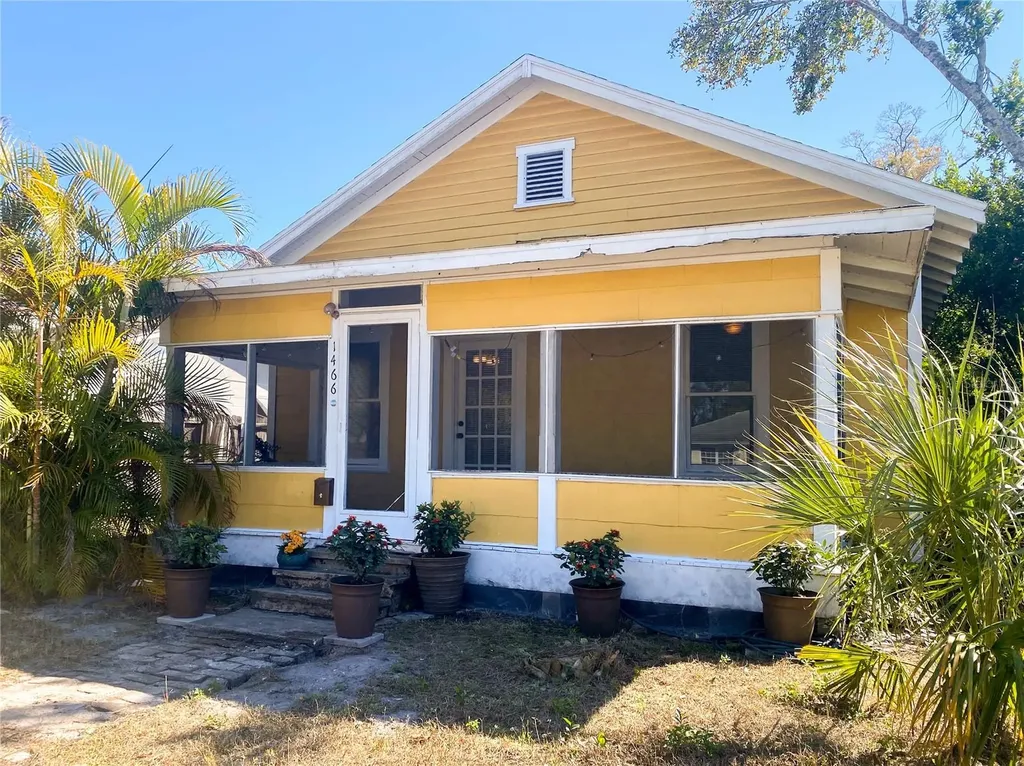 1466 30th Avenue N St Petersburg FL 33704