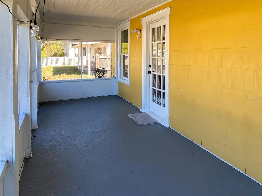 1466 30th Avenue N St Petersburg FL 33704