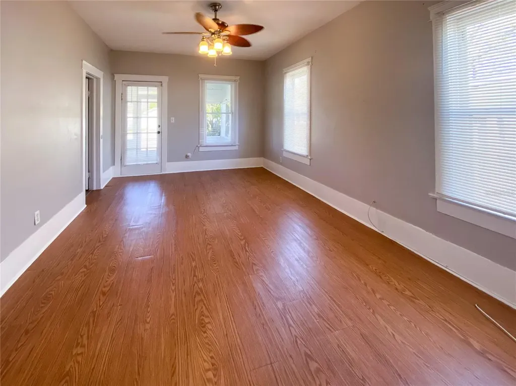 1466 30th Avenue N St Petersburg FL 33704