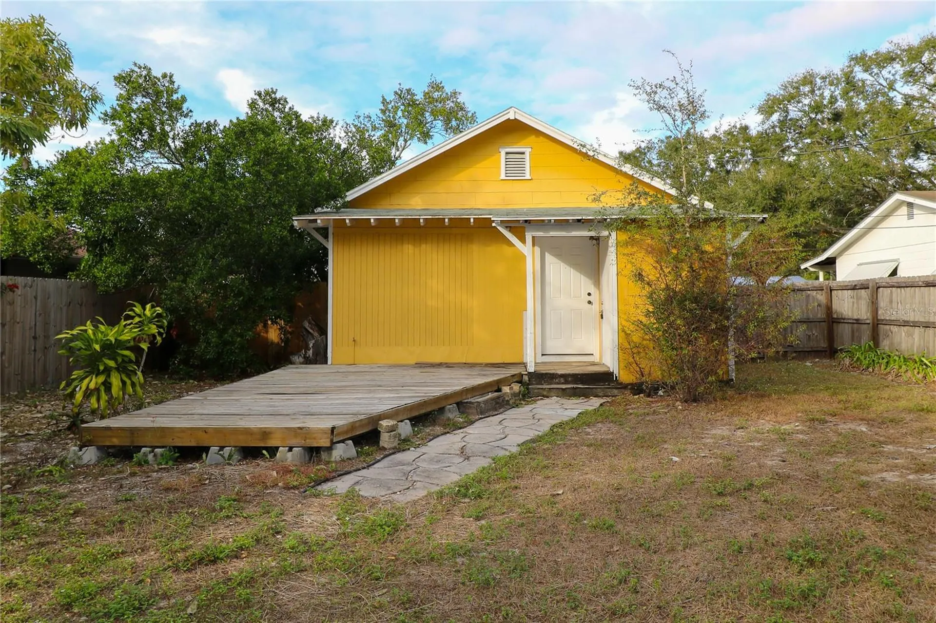 1466 30th Avenue N St Petersburg FL 33704