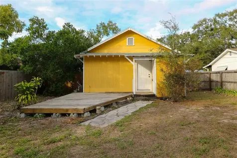 1466 30th Avenue N St Petersburg FL 33704