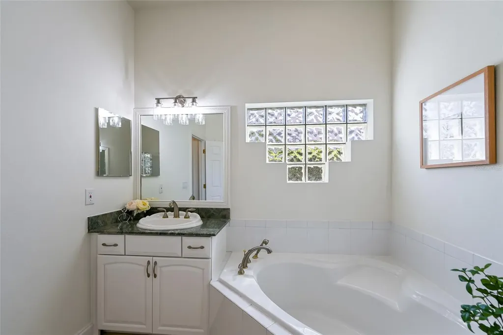 3615 5th Avenue NE Bradenton FL 34208