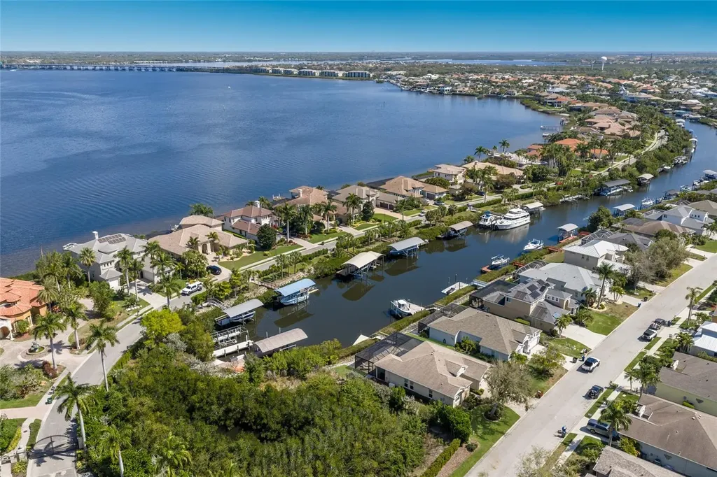 3615 5th Avenue NE Bradenton FL 34208