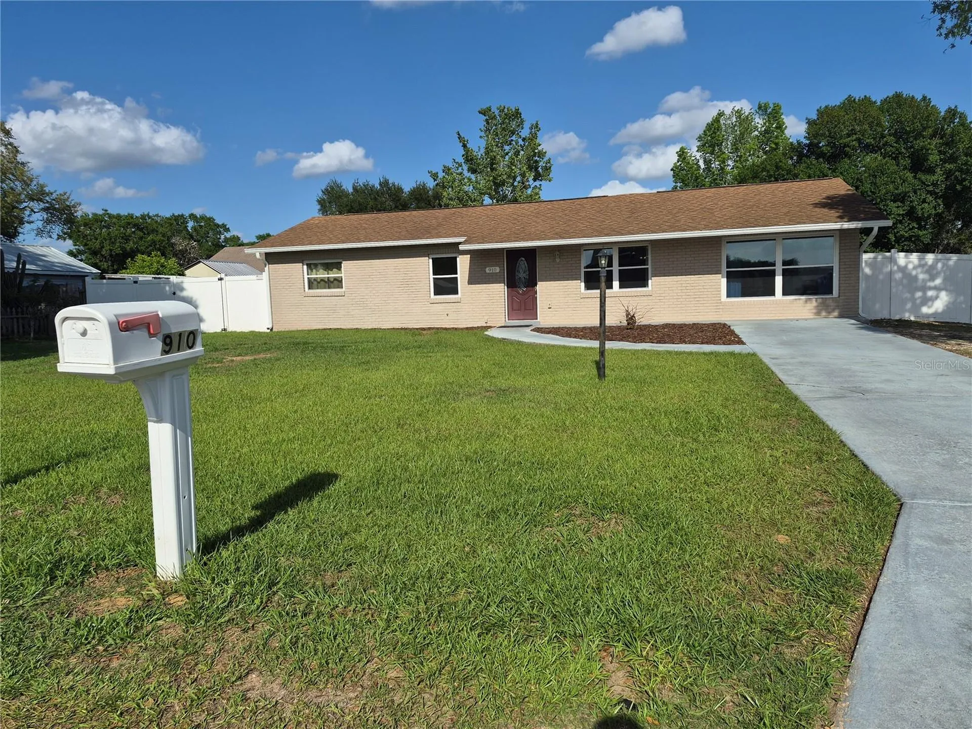 910 Druid Place Tavares FL 32778
