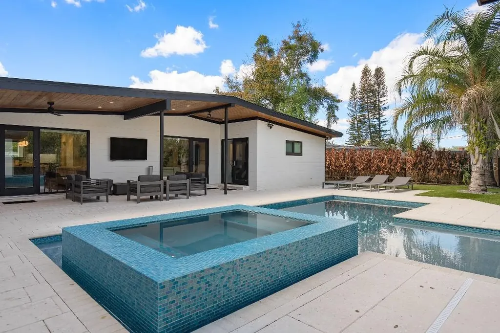 3715 Neptune Drive Orlando FL 32804
