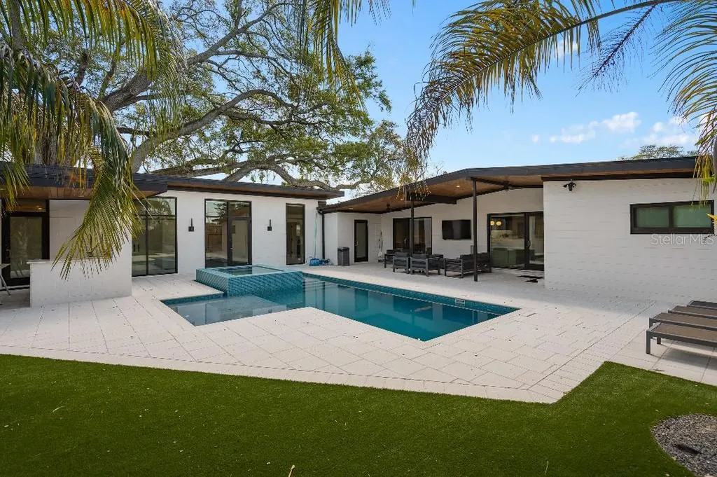 3715 Neptune Drive Orlando FL 32804