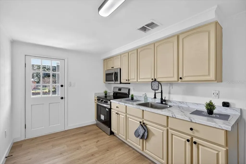 45806 Lake Street Paisley FL 32767