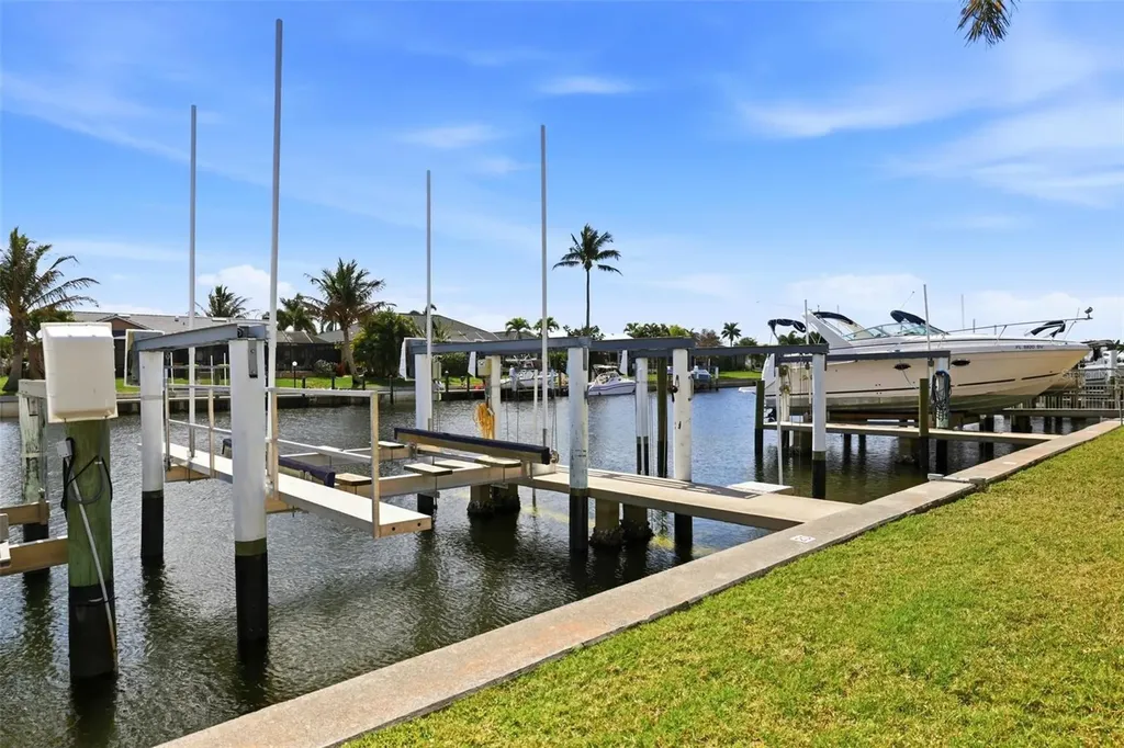 2521 W Marion Avenue Punta Gorda FL 33950