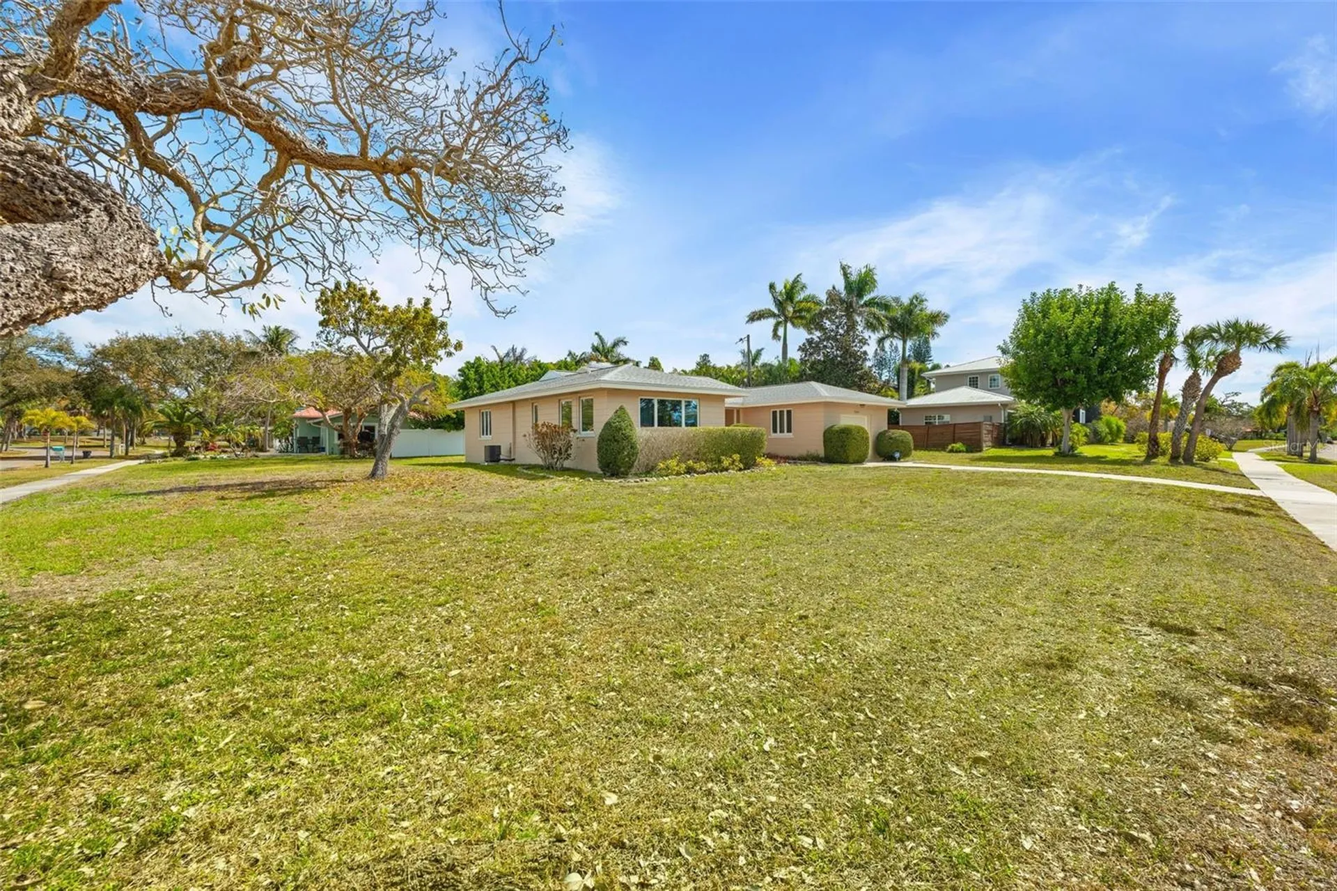 7549 Westmoreland Drive Sarasota FL 34243