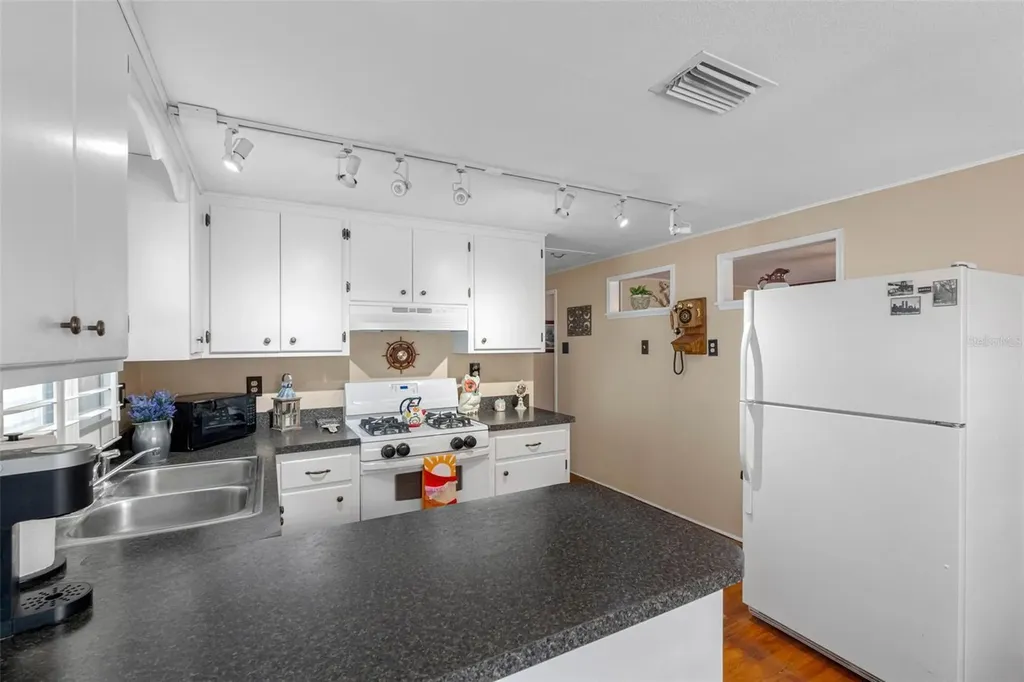 427 5th Street N Safety Harbor FL 34695