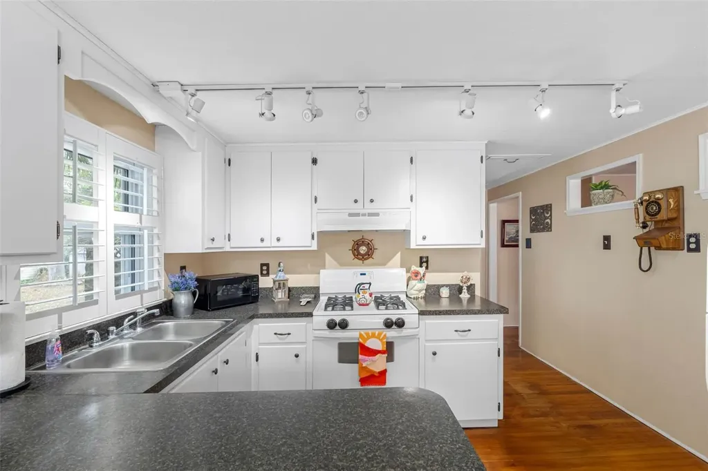 427 5th Street N Safety Harbor FL 34695