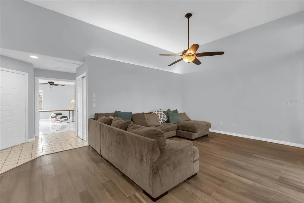 1313 Lake Willisara Circle Orlando FL 32806
