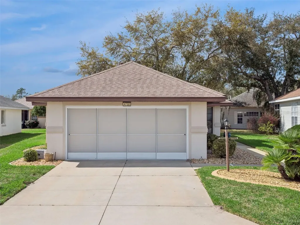 4732 St Andrews Arcade Leesburg FL 34748
