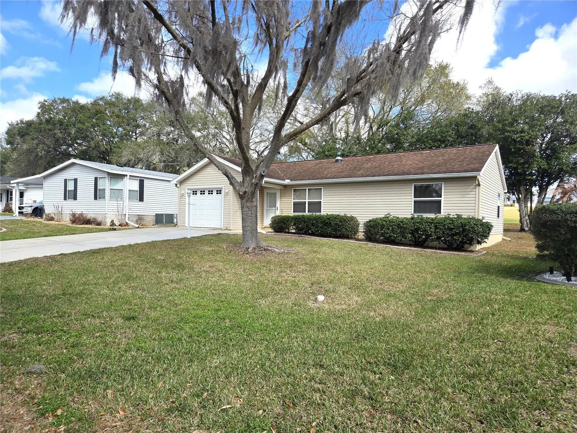 739 Heathrow Avenue Lady Lake FL 32159