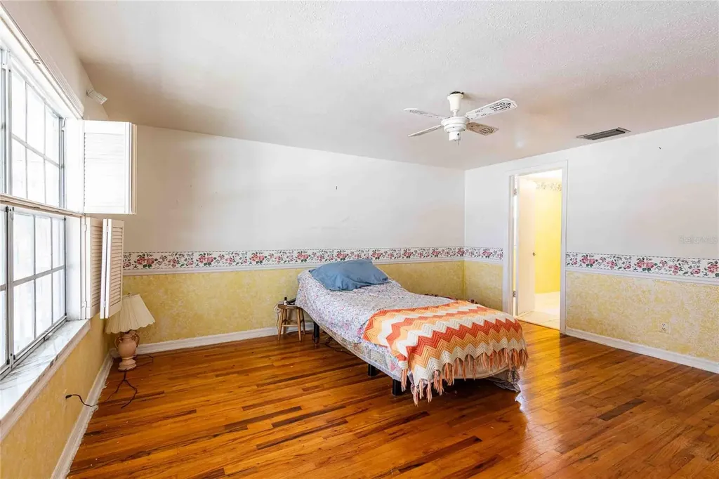 2804 Linthicum Place Tampa FL 33618