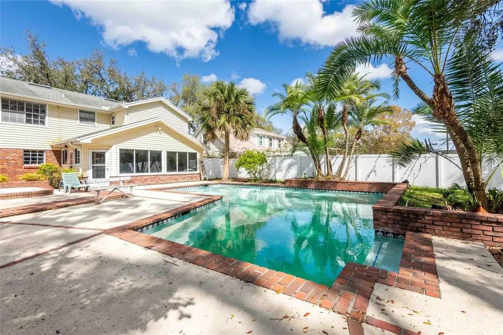 2804 Linthicum Place Tampa FL 33618