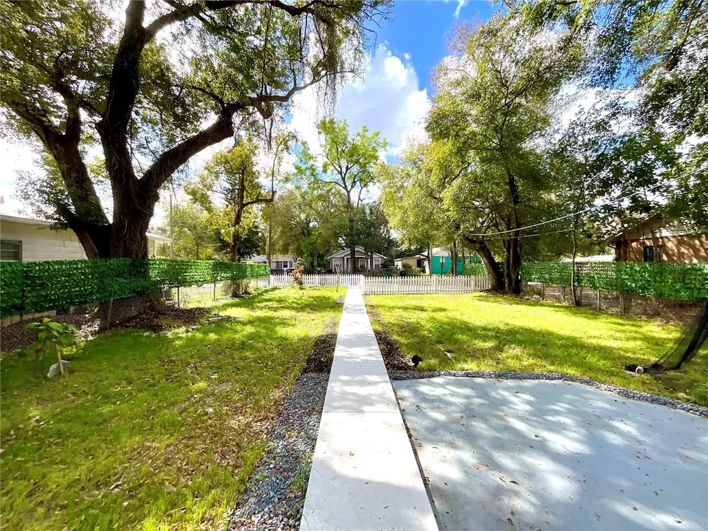 2102 E Caracas Street Tampa FL 33610