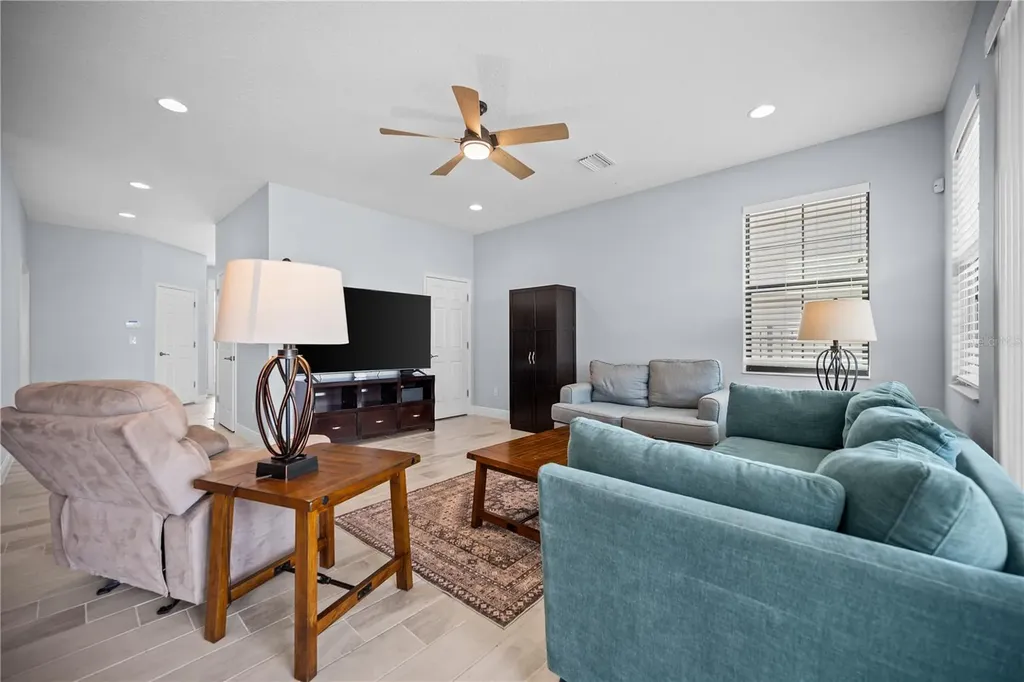 12517 Horseshoe Bend Drive Lithia FL 33547