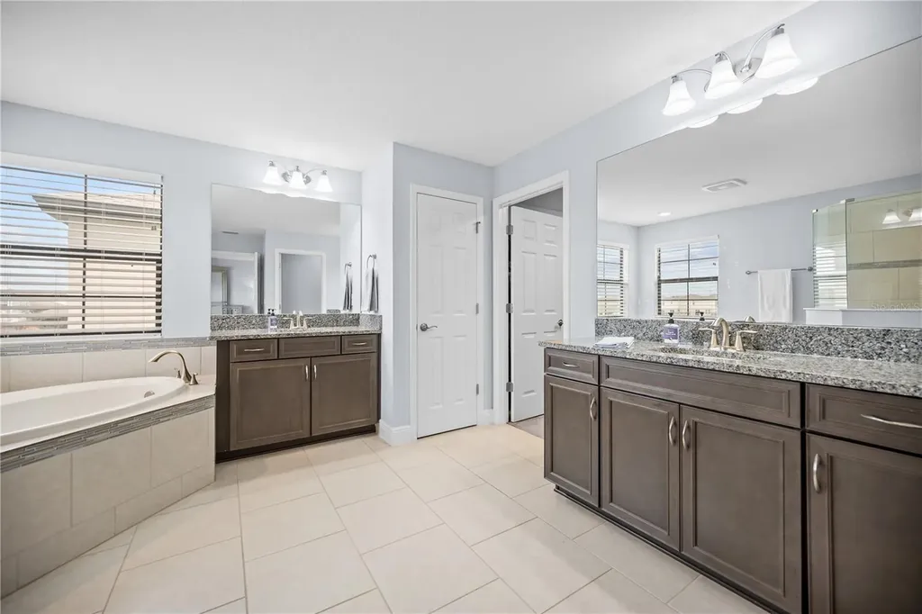 12517 Horseshoe Bend Drive Lithia FL 33547