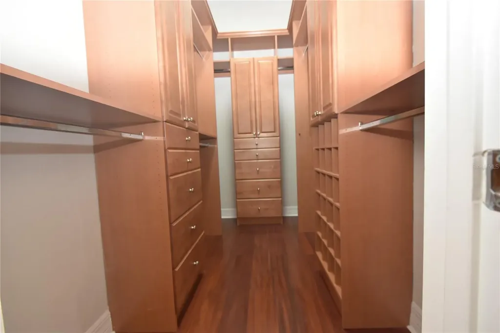 1007 Edison Park Court Tampa FL 33606
