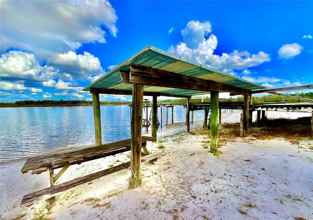106 E Sunnyside Beach Road Hawthorne FL 32640