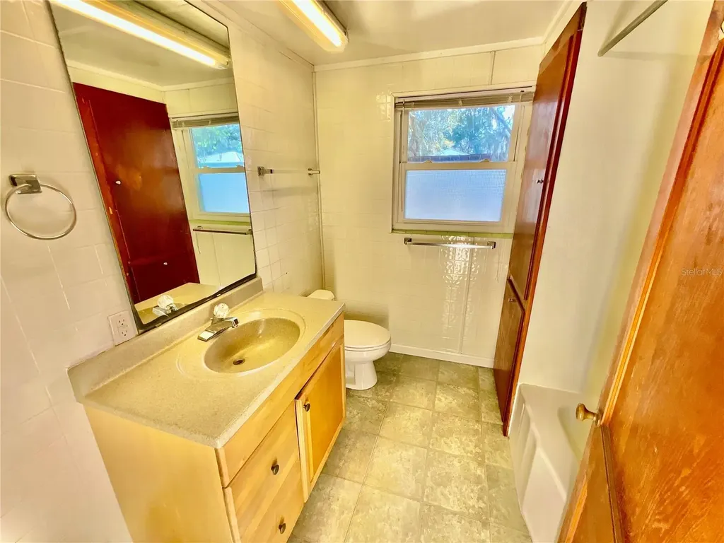106 E Sunnyside Beach Road Hawthorne FL 32640