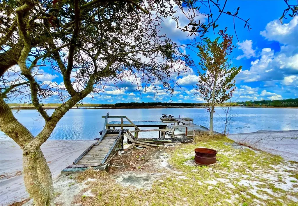 106 E Sunnyside Beach Road Hawthorne FL 32640