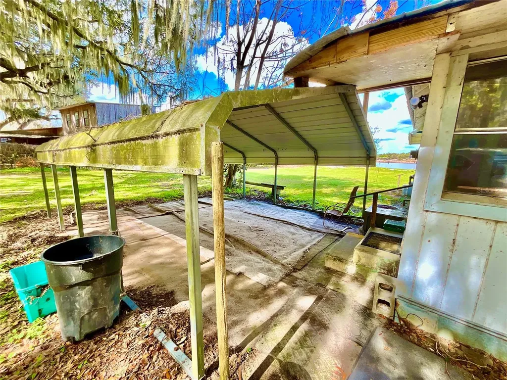 106 E Sunnyside Beach Road Hawthorne FL 32640