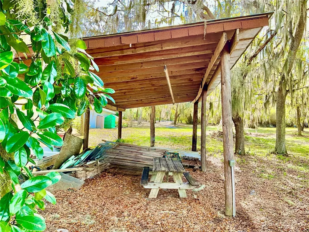 106 E Sunnyside Beach Road Hawthorne FL 32640