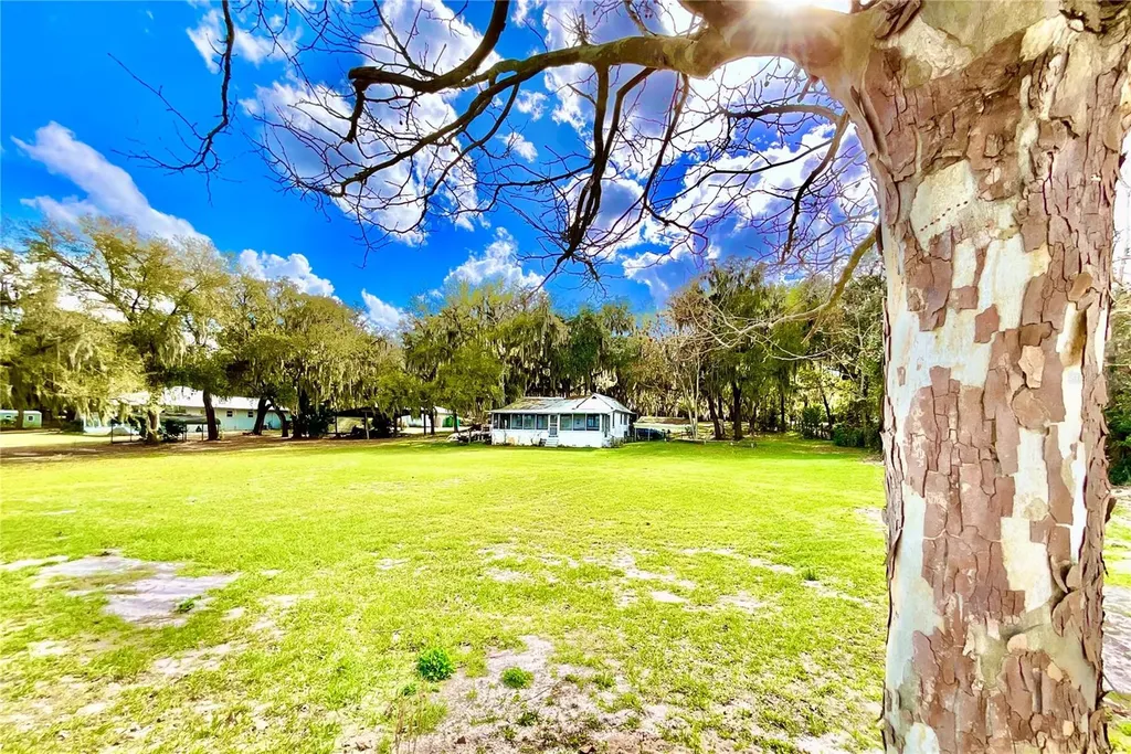 106 E Sunnyside Beach Road Hawthorne FL 32640