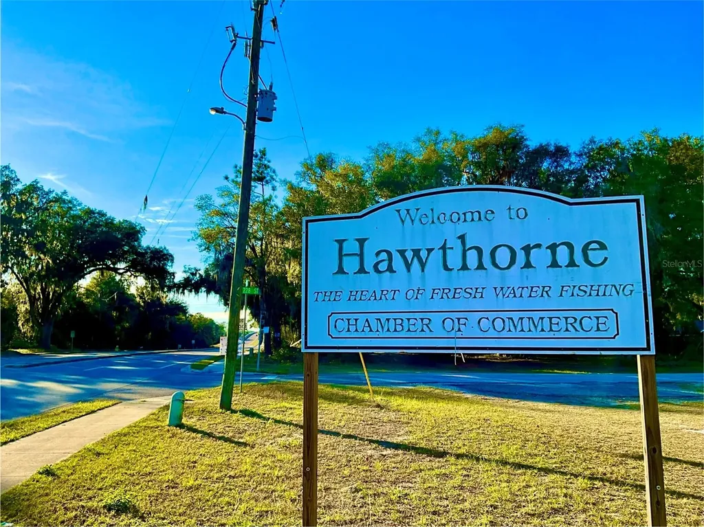 106 E Sunnyside Beach Road Hawthorne FL 32640