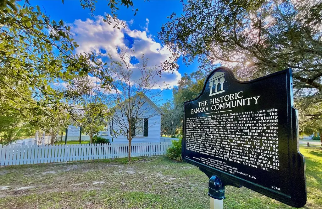 106 E Sunnyside Beach Road Hawthorne FL 32640