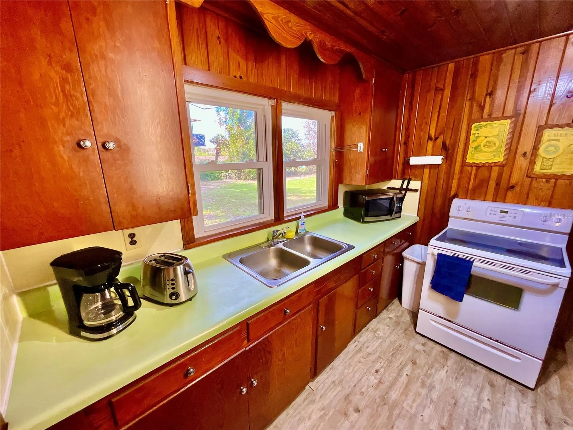 106 E Sunnyside Beach Road Hawthorne FL 32640